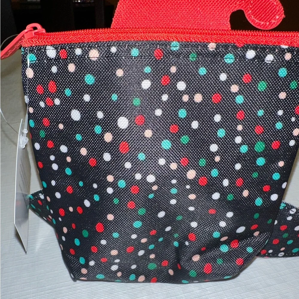 NWT Thirty-One cool zip snacker pattern Holiday Shark.